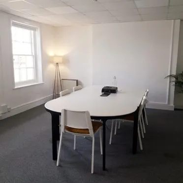 Queensgate House
48 Queen Street