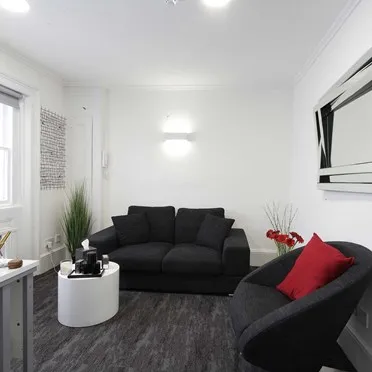 32
Tavistock Street