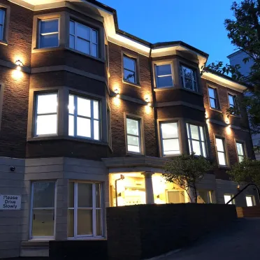 Lonsdale Gardens, 
High Street