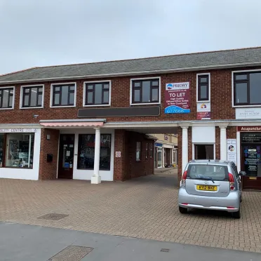 Connaught Mews
118-120 Connaught Ave