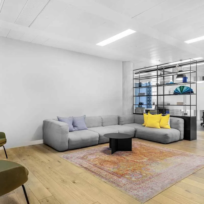 84 Wood Ln,,White City