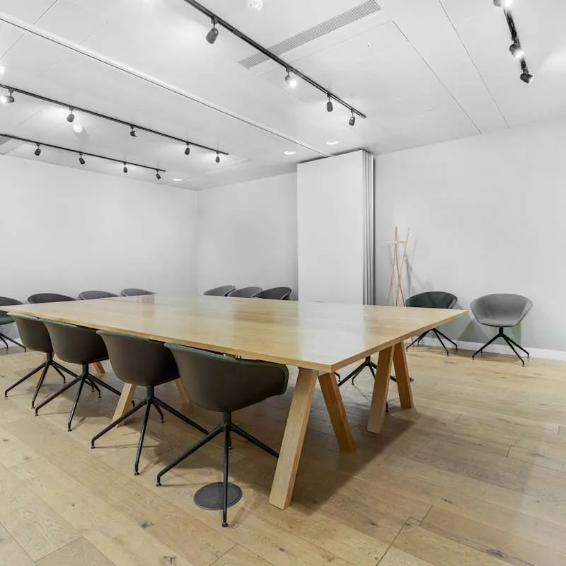 84 Wood Ln,,White City